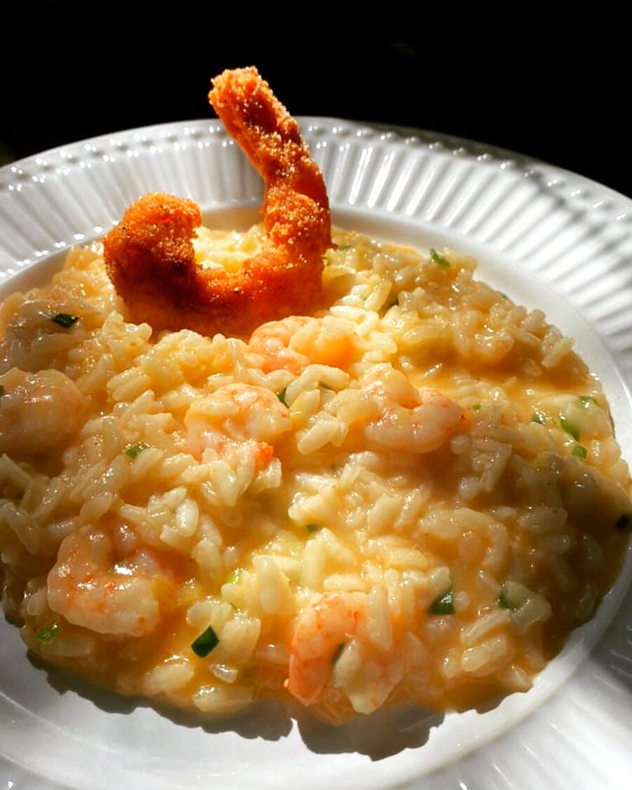 Risoto de camarão com camarão empanado por cima